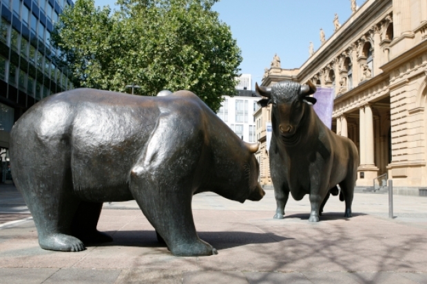 Bulle und Bär vor der Börse in Frankfurt